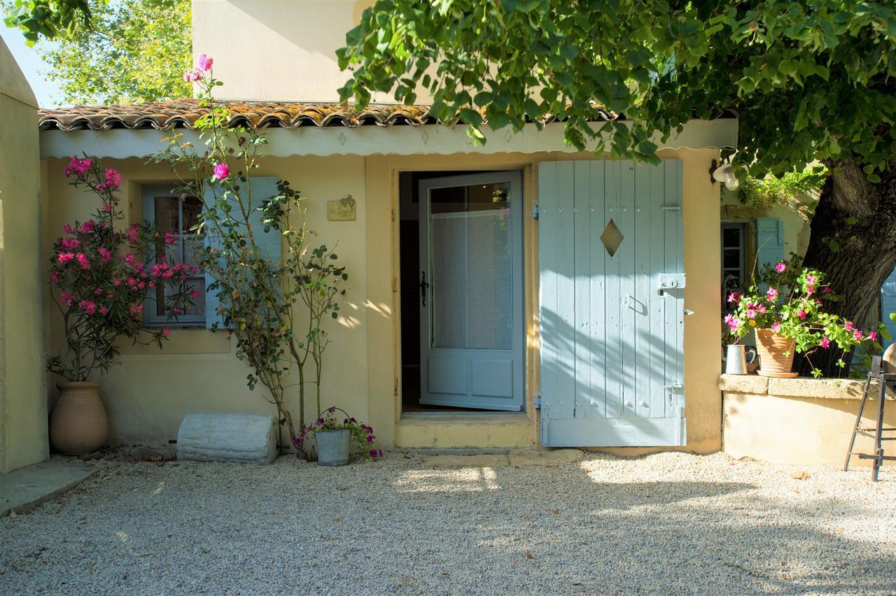 Chambres D'Hotes Domaine Des Machottes Grans Eksteriør bilde